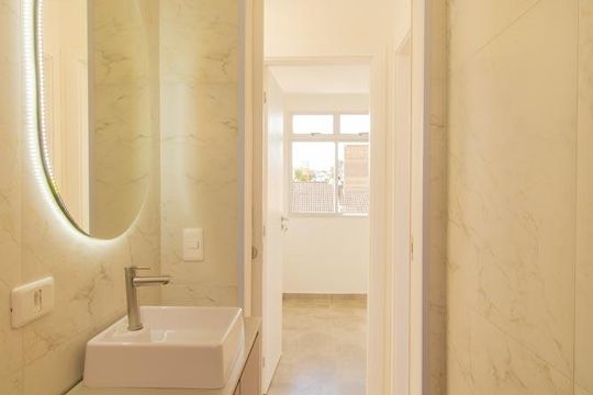 Banheiro Social de apartamento à venda com 2 quartos, 46m² em Tingui, Curitiba
