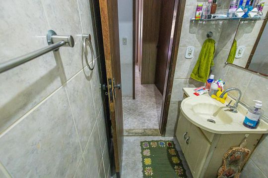 Banheiro social de casa à venda com 3 quartos, 360m² em Candelária, Belo Horizonte