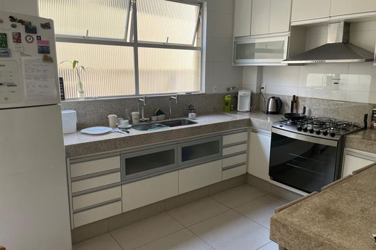Cozinha de apartamento à venda com 4 quartos, 160m² em Santo Antônio, Belo Horizonte