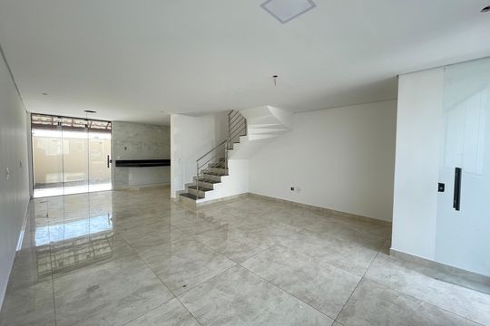 Casa à venda com 3 quartos, 98m² em Santa Branca, Belo Horizonte