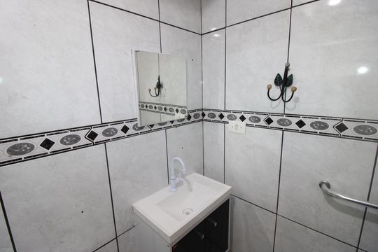 Banheiro de apartamento para alugar com 2 quartos, 47m² em Cidade Tiradentes, São Paulo