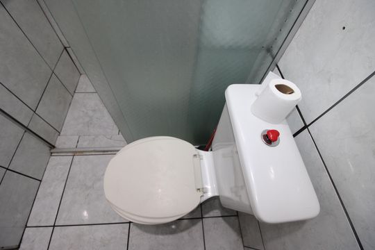 Banheiro de apartamento para alugar com 2 quartos, 47m² em Cidade Tiradentes, São Paulo