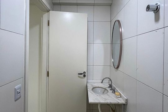 Banheiro de casa de condomínio para alugar com 1 quarto, 38m² em Cursino, São Paulo