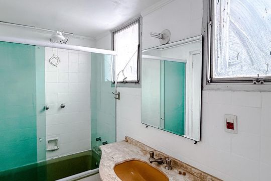 Banheiro da Suíte de apartamento à venda com 4 quartos, 205m² em Vila Mariana, São Paulo