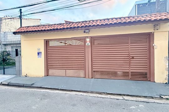 Fachada  de casa à venda com 2 quartos, 221m² em Santo Amaro, São Paulo