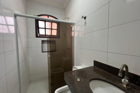 Banheiro Social de casa à venda com 3 quartos, 85m² em Itapoã, Belo Horizonte