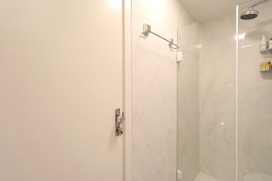 Banheiro de apartamento à venda com 2 quartos, 42m² em Barra Funda, São Paulo