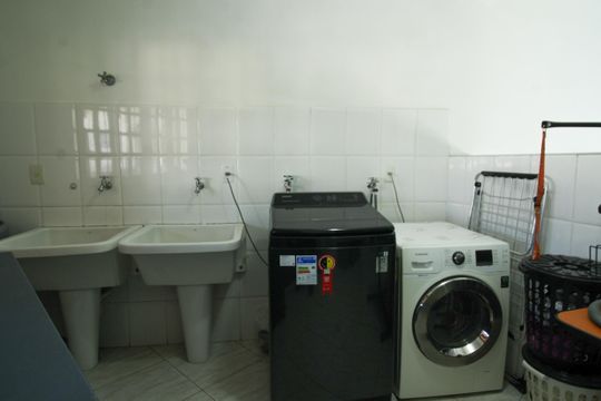Lavanderia de casa à venda com 3 quartos, 255m² em Vila Iorio, São Paulo
