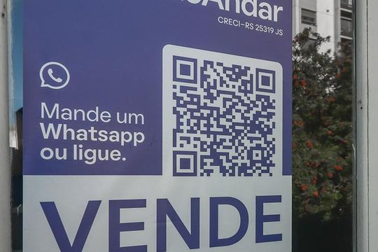 Placa de apartamento à venda com 3 quartos, 67m² em Petrópolis, Porto Alegre