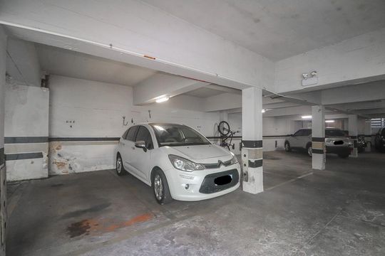 Garagem de apartamento à venda com 3 quartos, 67m² em Petrópolis, Porto Alegre
