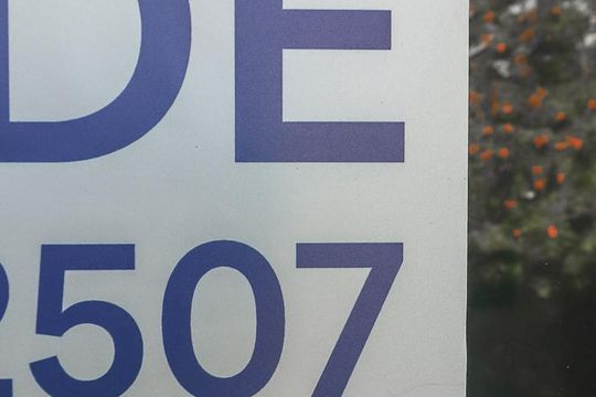 Placa de apartamento à venda com 3 quartos, 67m² em Petrópolis, Porto Alegre