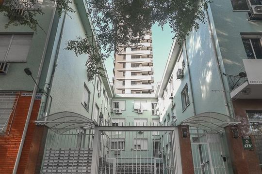 Fachada de apartamento à venda com 3 quartos, 67m² em Petrópolis, Porto Alegre