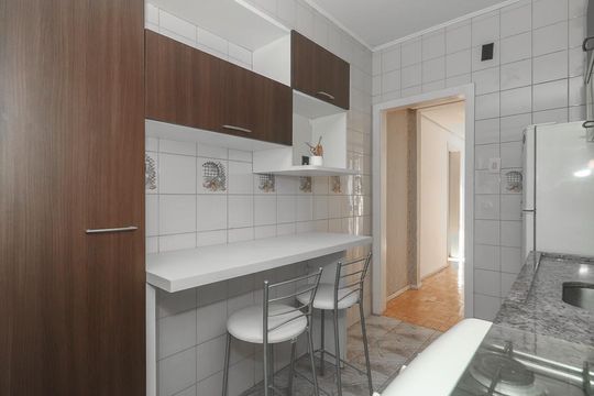 Cozinha de apartamento à venda com 3 quartos, 67m² em Petrópolis, Porto Alegre
