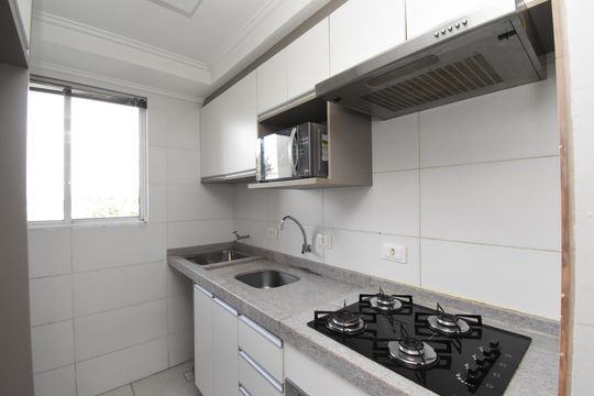 Cozinha de apartamento à venda com 2 quartos, 55m² em Santa Cândida, Curitiba