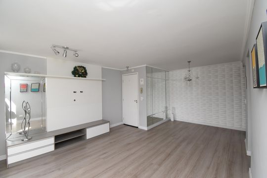 Sala de apartamento à venda com 2 quartos, 55m² em Santa Cândida, Curitiba