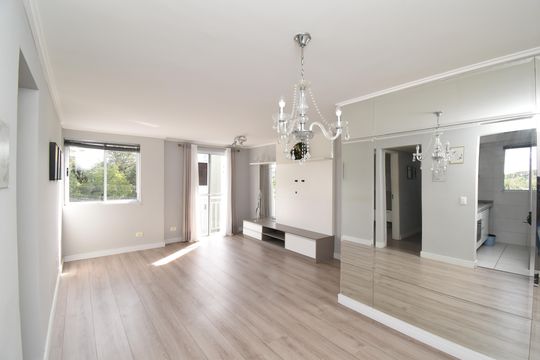 Sala de apartamento à venda com 2 quartos, 55m² em Santa Cândida, Curitiba