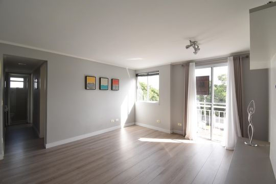 Sala de apartamento à venda com 2 quartos, 55m² em Santa Cândida, Curitiba