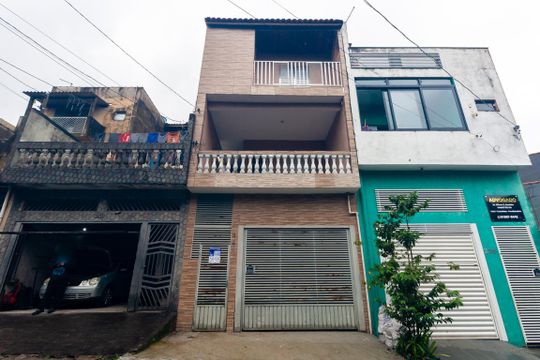 Fachada de casa para alugar com 1 quarto, 50m² em Jardim Sao Roberto, São Paulo