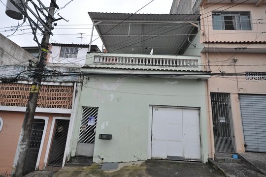 Fachada de casa à venda com 2 quartos, 220m² em Parque Casa de Pedra, São Paulo