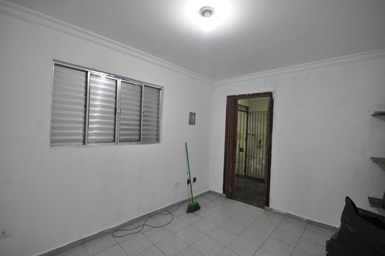 Quarto de serviço de casa à venda com 2 quartos, 220m² em Parque Casa de Pedra, São Paulo
