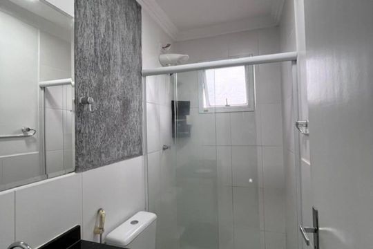 Banheiro de apartamento para alugar com 2 quartos, 69m² em Parque Senhor do Bonfim, Taubaté