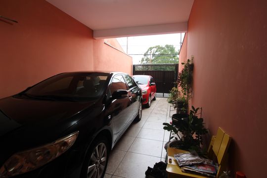 garagem de casa à venda com 3 quartos, 120m² em Vila Nhocuné, São Paulo