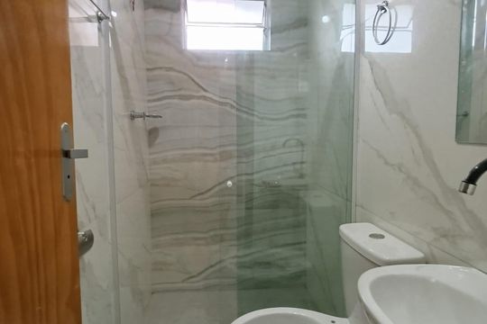 Banheiro de casa para alugar com 2 quartos, 70m² em Moquetá, Nova Iguaçu