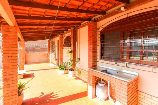 Área externa de casa para alugar com 3 quartos, 193m² em Mathias Velho, Canoas