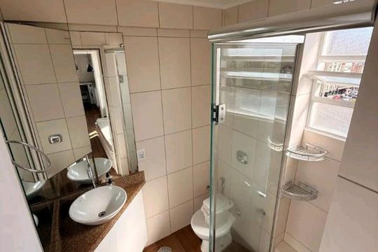 Banheiro de apartamento para alugar com 1 quarto, 40m² em Farroupilha, Porto Alegre