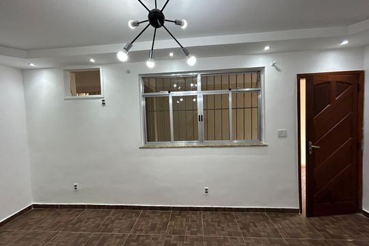 Sala de casa para alugar com 3 quartos, 370m² em Engenheiro Leal, Rio de Janeiro