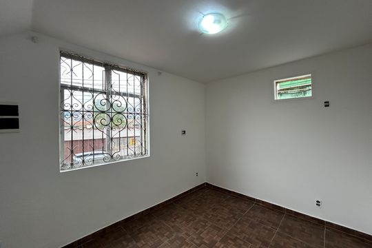 Quarto 1 de casa para alugar com 3 quartos, 370m² em Engenheiro Leal, Rio de Janeiro