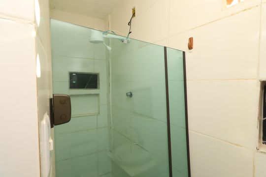 Banheiro de casa de condomínio para alugar com 2 quartos, 65m² em Piatã, Salvador