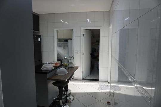 Cozinha de casa de condomínio à venda com 4 quartos, 480m² em Tarumã, Barueri
