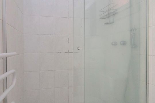 Banheiro de apartamento para alugar com 2 quartos, 62m² em Tristeza, Porto Alegre