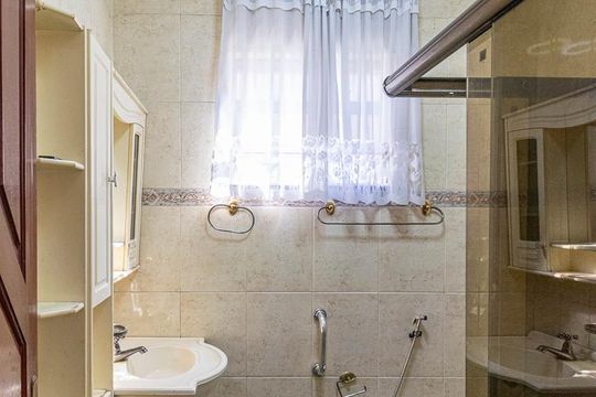 1º andar - Banheiro de casa à venda com 4 quartos, 170m² em Jardim América, Rio de Janeiro