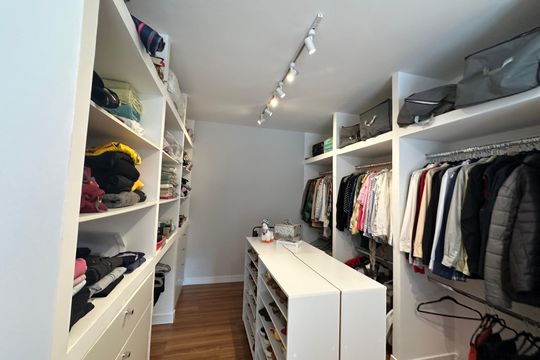 Closet da suíte 2 de apartamento à venda com 3 quartos, 346m² em Centro Comercial Jubran, Barueri
