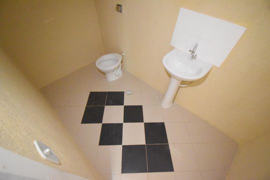  Banheiro 4 de casa à venda com 3 quartos, 432m² em Pilarzinho, Curitiba