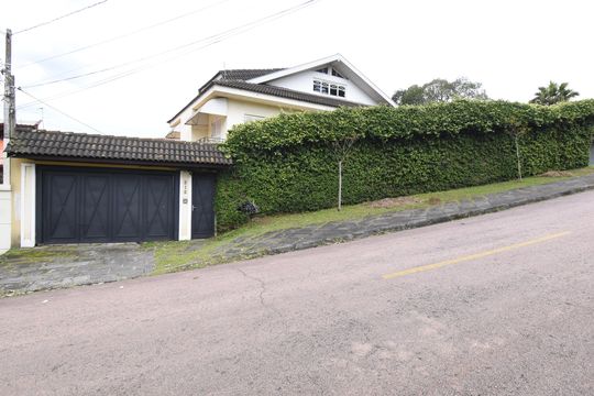 Fachada de casa à venda com 3 quartos, 432m² em Pilarzinho, Curitiba