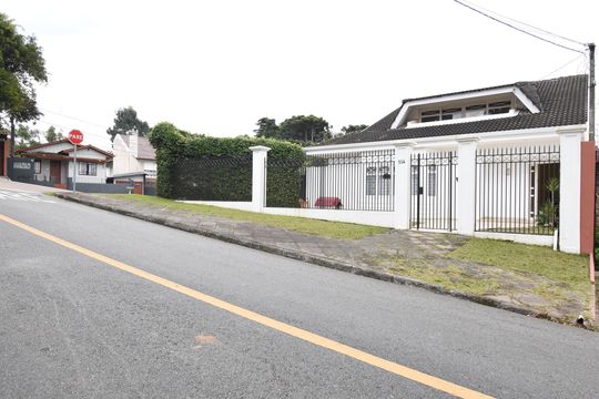 Área externa de casa à venda com 3 quartos, 432m² em Pilarzinho, Curitiba