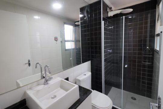 Banheiro de apartamento para alugar com 2 quartos, 54m² em Pestana, Osasco