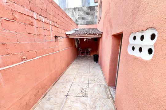 Quintal de casa à venda com 2 quartos, 70m² em Jardim das Laranjeiras, São Paulo