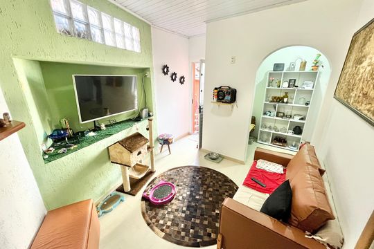 Sala de casa à venda com 2 quartos, 70m² em Jardim das Laranjeiras, São Paulo