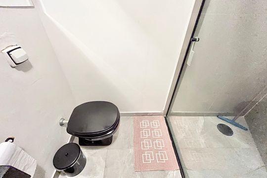 Banheiro de casa à venda com 2 quartos, 70m² em Jardim das Laranjeiras, São Paulo