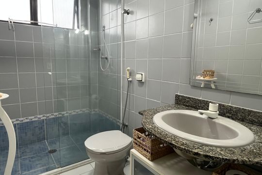 Banheiro de apartamento para alugar com 1 quarto, 55m² em Macuco, Santos