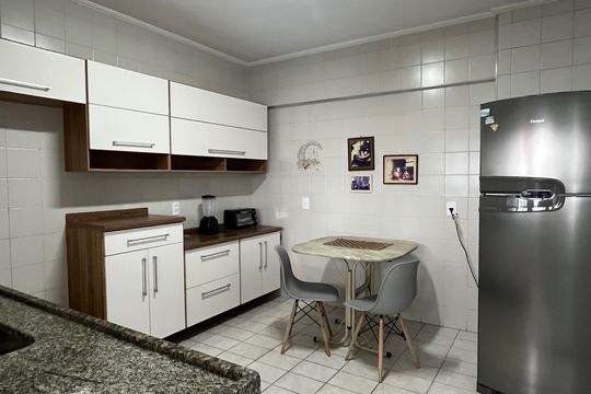 Cozinha de apartamento para alugar com 1 quarto, 55m² em Macuco, Santos