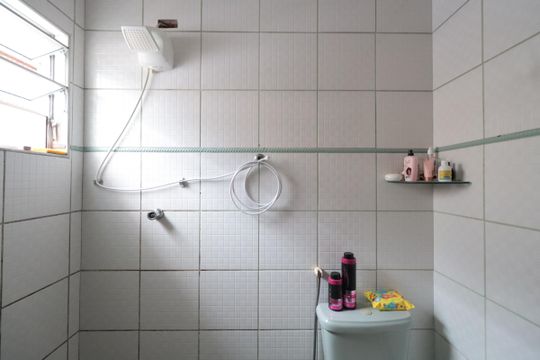 Banheiro de casa para alugar com 3 quartos, 120m² em Vila Nova Savoia, São Paulo