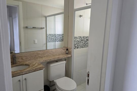 Banheiro de apartamento à venda com 3 quartos, 79m² em Chácara Agrindus, Taboão da Serra