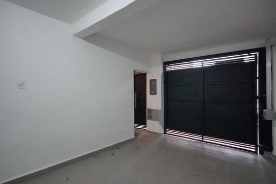 Garagem de casa à venda com 2 quartos, 130m² em Vila Mariana, São Paulo