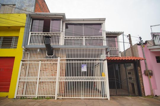 Fachada de casa à venda com 3 quartos, 200m² em Vicentina, São Leopoldo