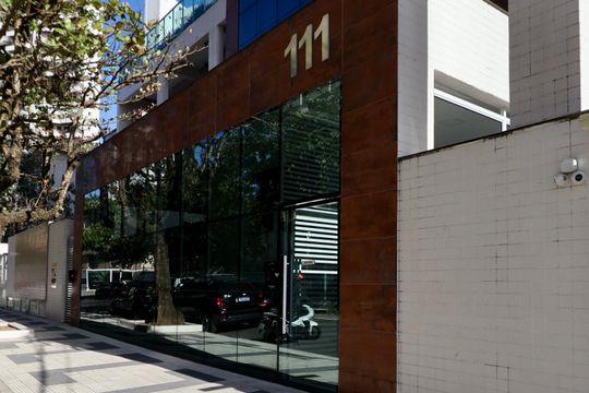 Fachada de apartamento para alugar com 3 quartos, 89m² em Vila Alzira, Guarujá